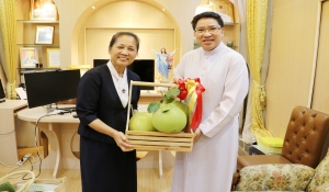 🎁เข้าพบ มอบของขวัญสวัสดีปีใหม่ Happy New Year 2026 ✨แด่ คุณแม่ปราณี กำพุฒ อธิการิณีเจ้าคณะภคินีพระราชินีมาเรีย 